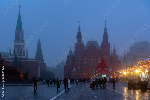 Fototapeta Naklejka Na Ścianę i Meble -  Historical buildings with foggy evening at the Red Square in Moscow, Russia. Kremlin. Night view of the city of Moscow.