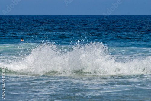 surfing the wave © Daniel