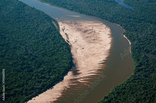 Fototapeta Naklejka Na Ścianę i Meble -  Vista aérea do Rio Javaés e Ilha do Bananal, Tocantins, Brasil.
