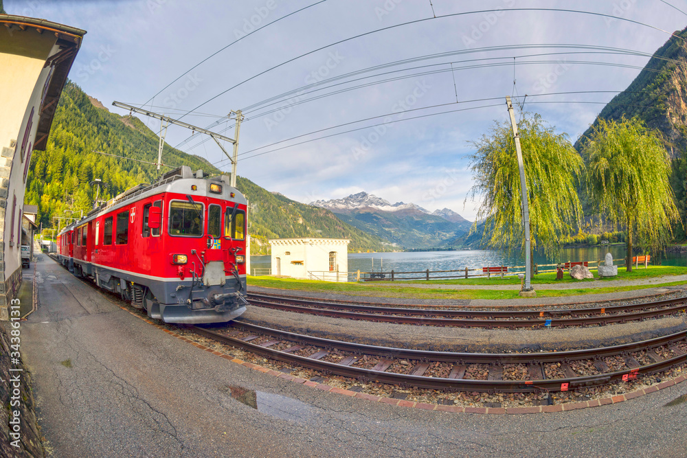 Fototapeta premium kolej kursuje w Poschiavo