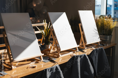 Obraz na płótnie background with easels in art class. Empty art class with easels and canvases in the sun w salonie