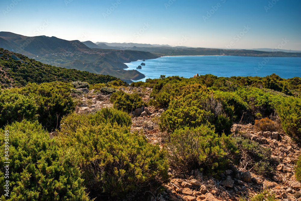Sardegna, panorama della costa selvaggia di Masua, Iglesias, Italia 