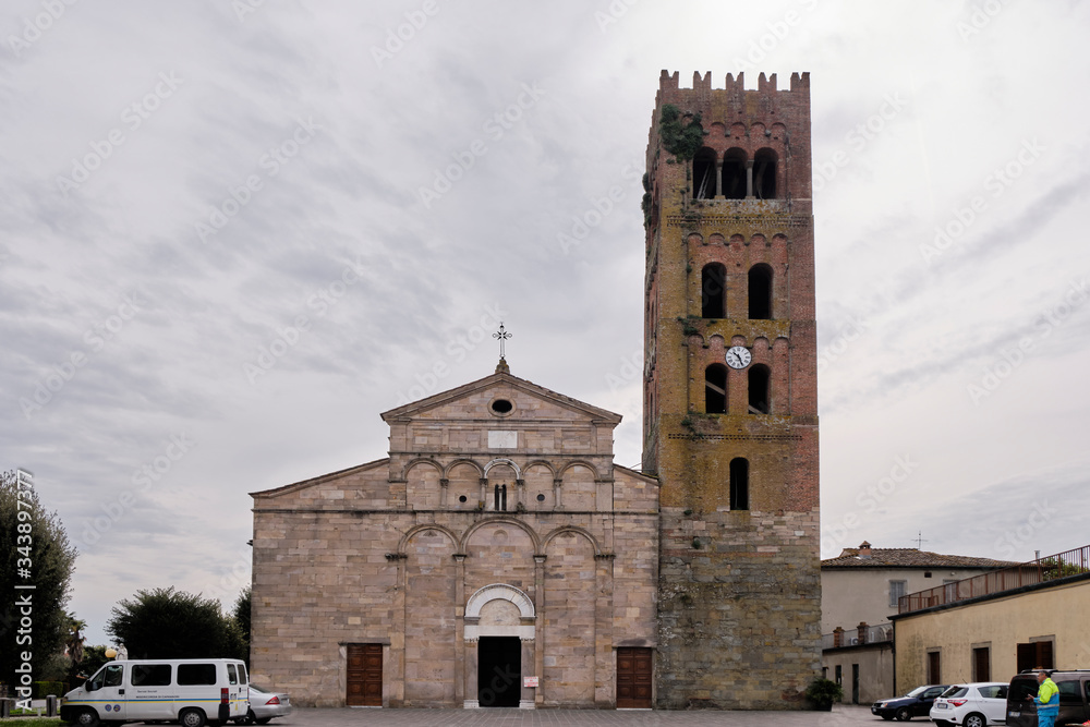 Obraz premium Church Pieve of Capannori, Solo Backpacker Trekking on the Via Francigena from Lucca to Siena. Walking between nature, history, churches,