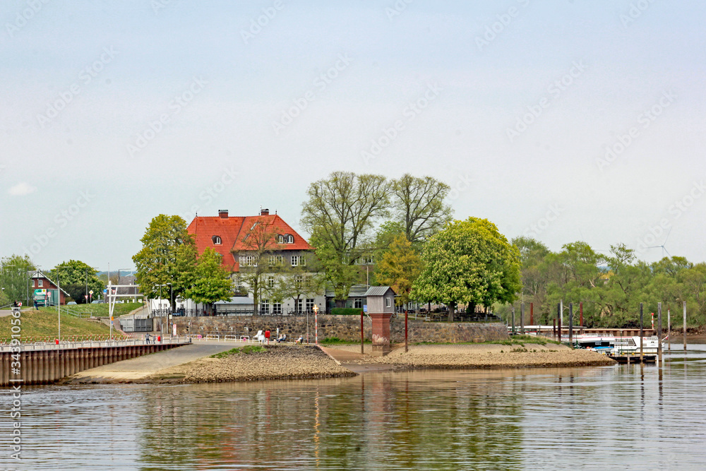 Zollenspieker Fährhaus an der Elbe (1252, Hamburg)
