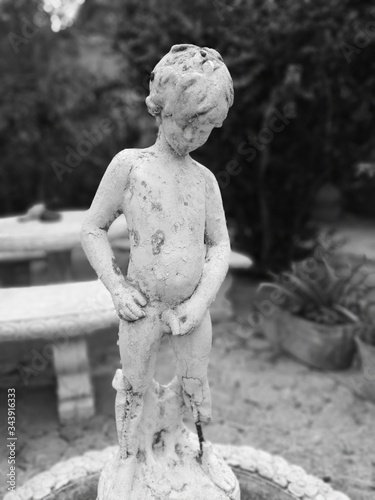 Estatua de niño