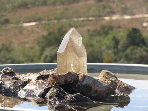 cristal gigante pedra e agua 