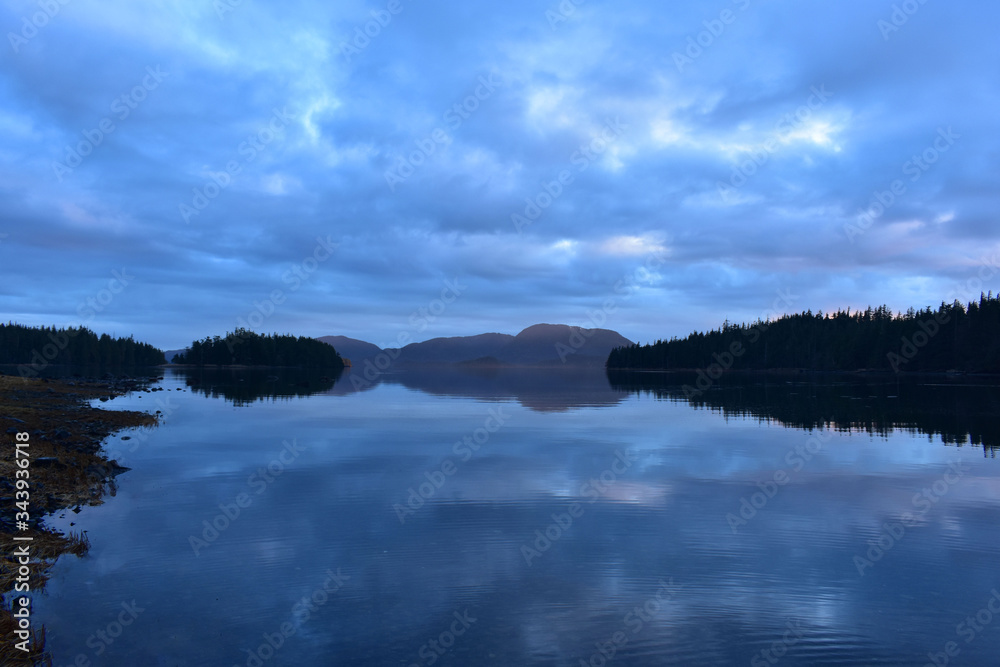 Obraz premium Reflection of clouds on Ocean