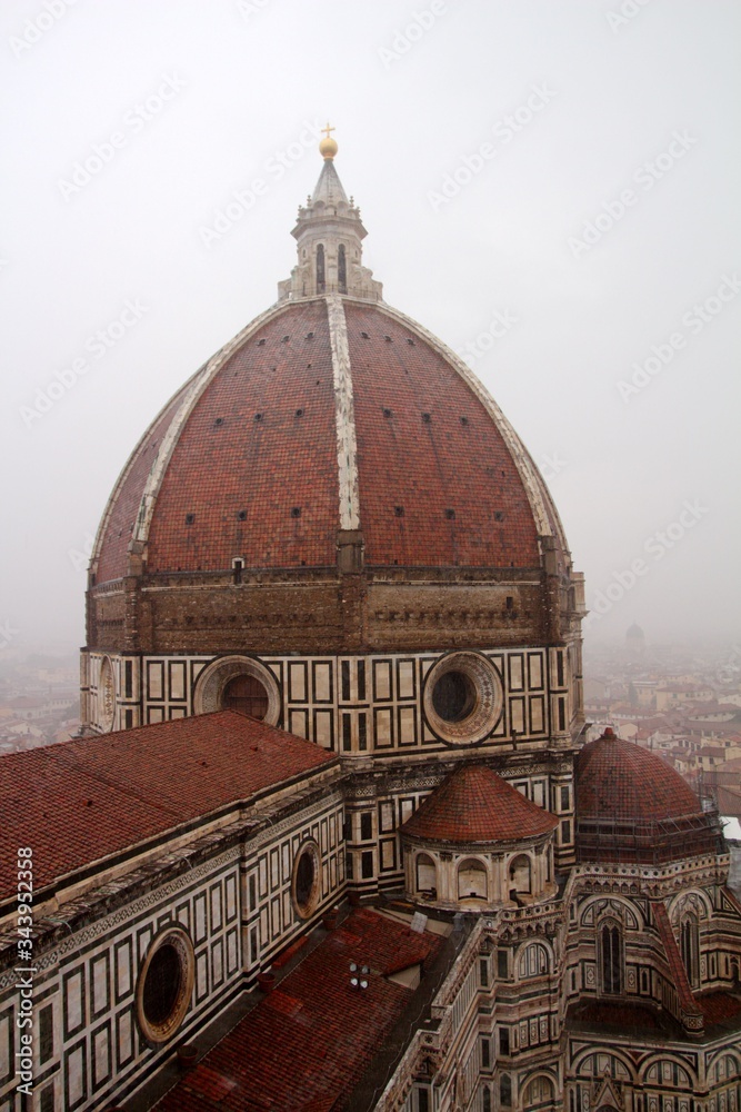Fototapeta premium Katedry Santa Maria del Fiore w deszczu - Florencja, Toskania, Wlochy