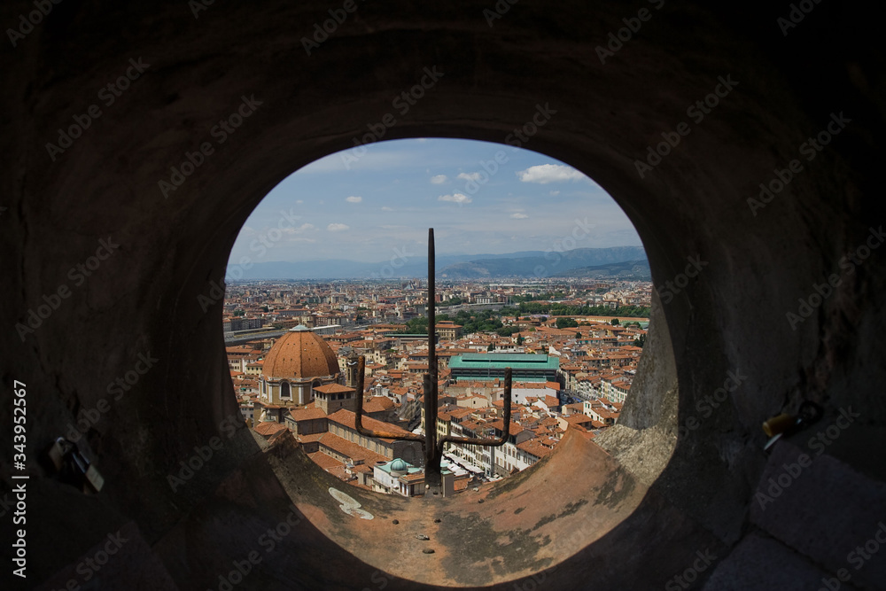 Fototapeta premium Widok na miasto z kopuły Katedry Santa Maria del Fiore - Florencja, Toskania, Wlochy