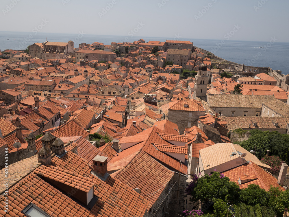Vistas de Dubrovnik desde las murallas de la ciudad Vistas de Dubrovnik desde las murallas de la ciudad