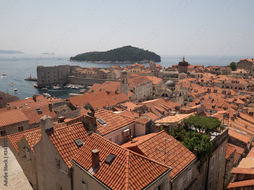 Vistas de Dubrovnik desde las murallas de la ciudad Vistas de Dubrovnik desde las murallas de la ciudad