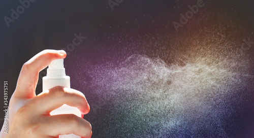 Quadro em tela Spray atomizer in female hand