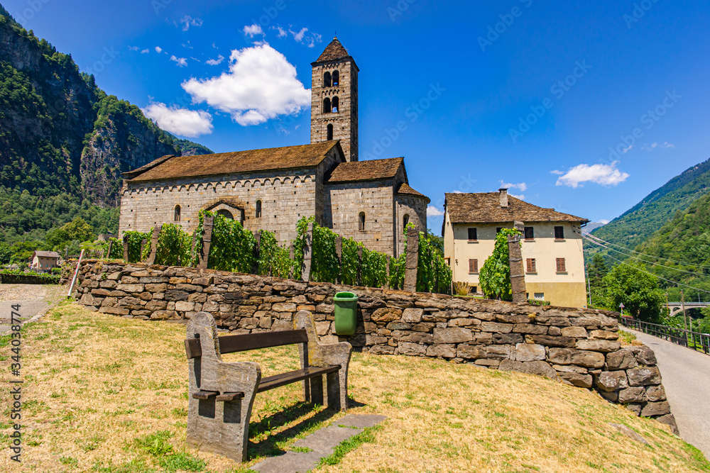 Φωτογραφία San Nicola Church, Chiesa di San Nicolao, Giornico, Tessin, Switzerland