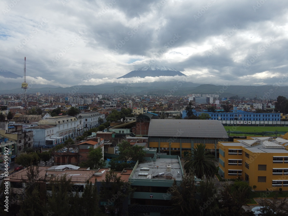 Obraz premium arequipa con nubes