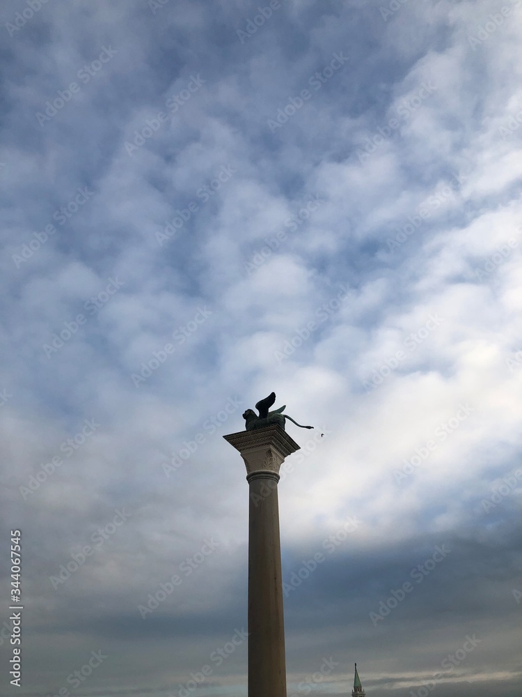 Fototapeta premium monument to the unknown soldier