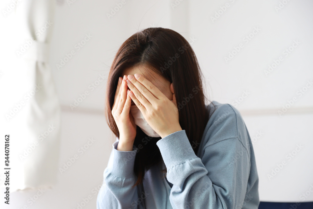 体調不良の女性 体調不良の女性