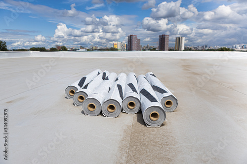 Foto Roofing PVC membrane in rolls. Industrial roof.