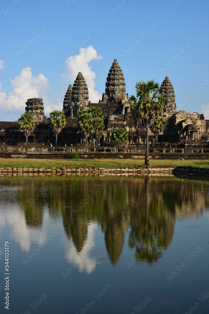 Naklejka premium アンコールワットと聖池