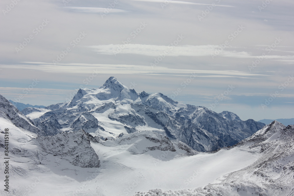 Obraz premium snow covered mountains