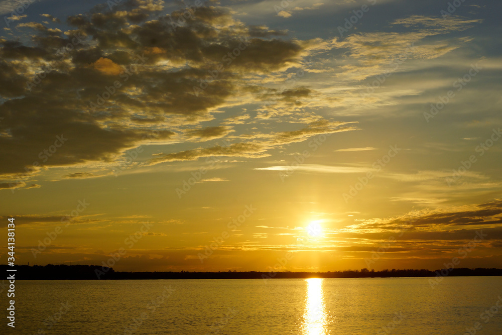 Obraz premium sunset over the river