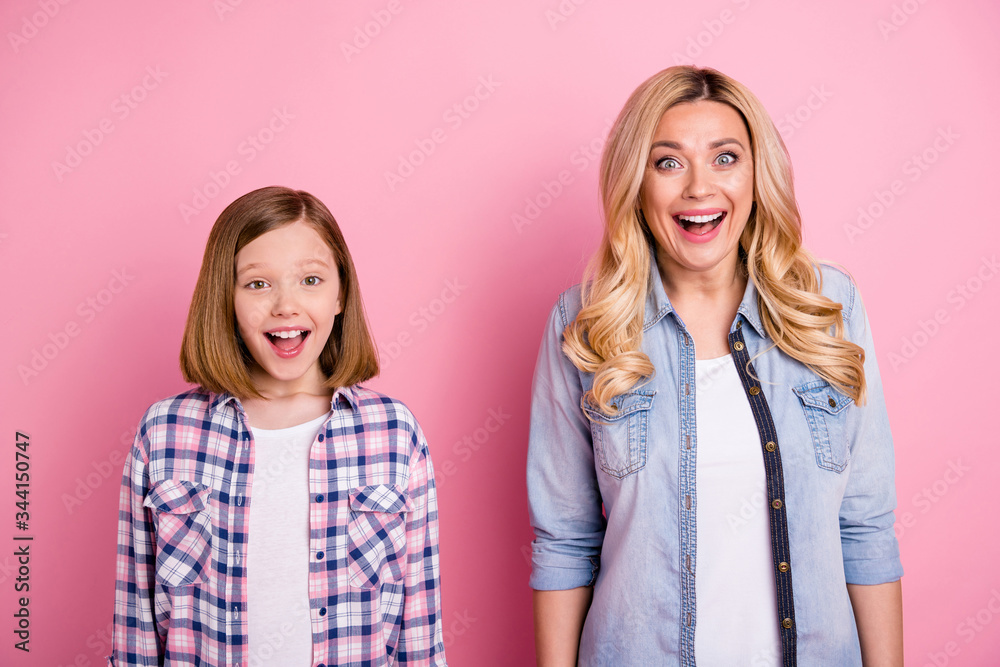 Portrait positive astonished woman small kid mother daughter hear incredible bargain novelty impressed scream wear casual plaid checkered denim jeans shirt isolated pastel color background Portrait positive astonished woman small kid mother daughter hear incredible bargain novelty impressed scream wear casual plaid checkered denim jeans shirt isolated pastel color background