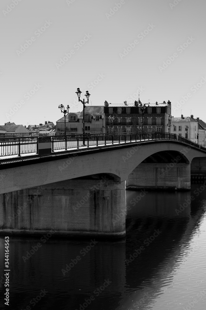 Photographie de la ville de Corbeil-essonnes éditer en noir et blanc