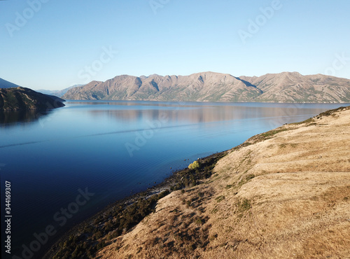 Foto Lake Wanaka aerial view near Glendu Bay, Wanaka, Otago, New Zealand