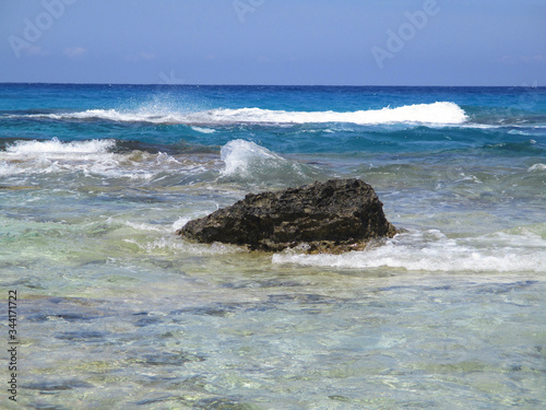 Fototapeta Naklejka Na Ścianę i Meble -  waves and rocks