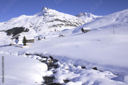 
Bivio, Skitour Roccabella, Blick von der Tgavretga nach Norden auf Bleis Muntaneala, Piz Neir und Piz Bardella.

 photo