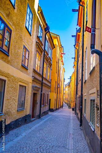 Fototapeta Naklejka Na Ścianę i Meble -  Narrow street in Stockholm. The old town (gamla stan) of the Swedish capital. Photo of medieval architecture.