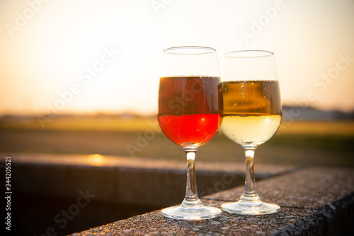 夕日とワイングラス