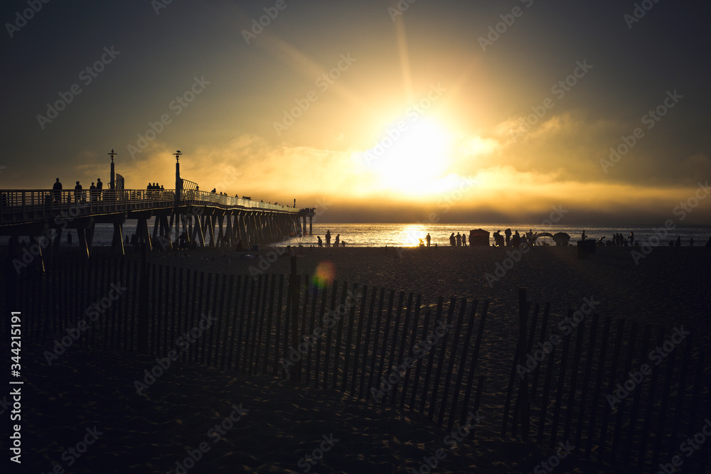 Final de tarde tranquilo em Hermosa Beach Pier - California