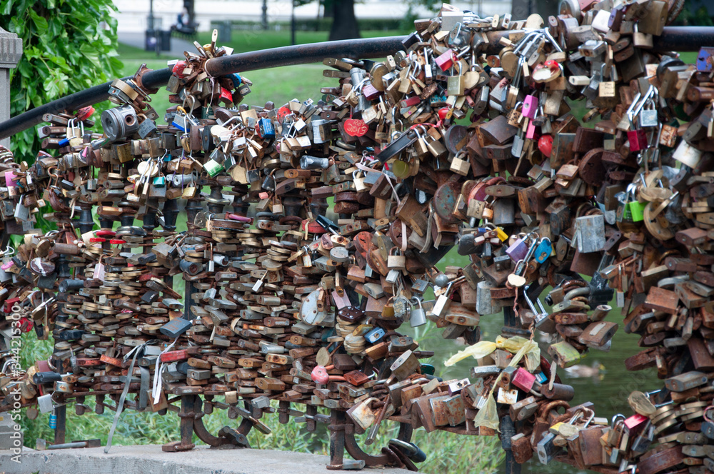 Bridge with many locks Bridge with many locks