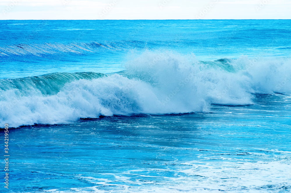 Obraz premium Splashing Blue Waves