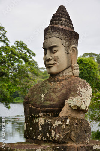 Принти на полотні Statue of a deva (Buddhist demigod) at the entrance of Bayon Temple