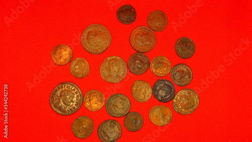 Centonenal, Centonal, Follis, monedas romanas de bronce, de época imperial.