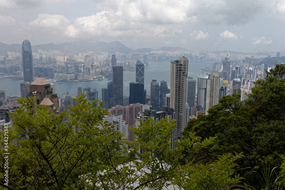 Widok na wieżowce wyspy  Hong-Kong