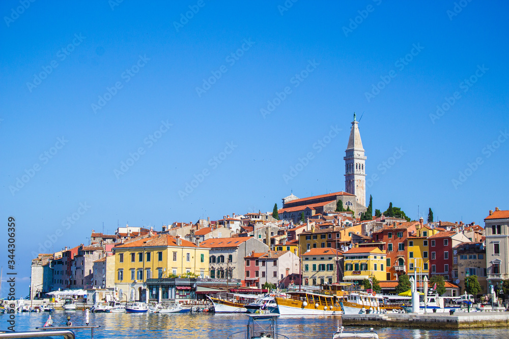 Naklejka premium View of colorful old town and picturesque harbour of Rovinj, Istrian Peninsula., Croatia