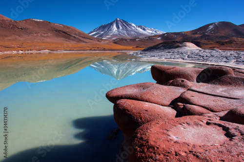 Vulcão Miñiques refletido no Salar De Talar, Piedras Rojas photo