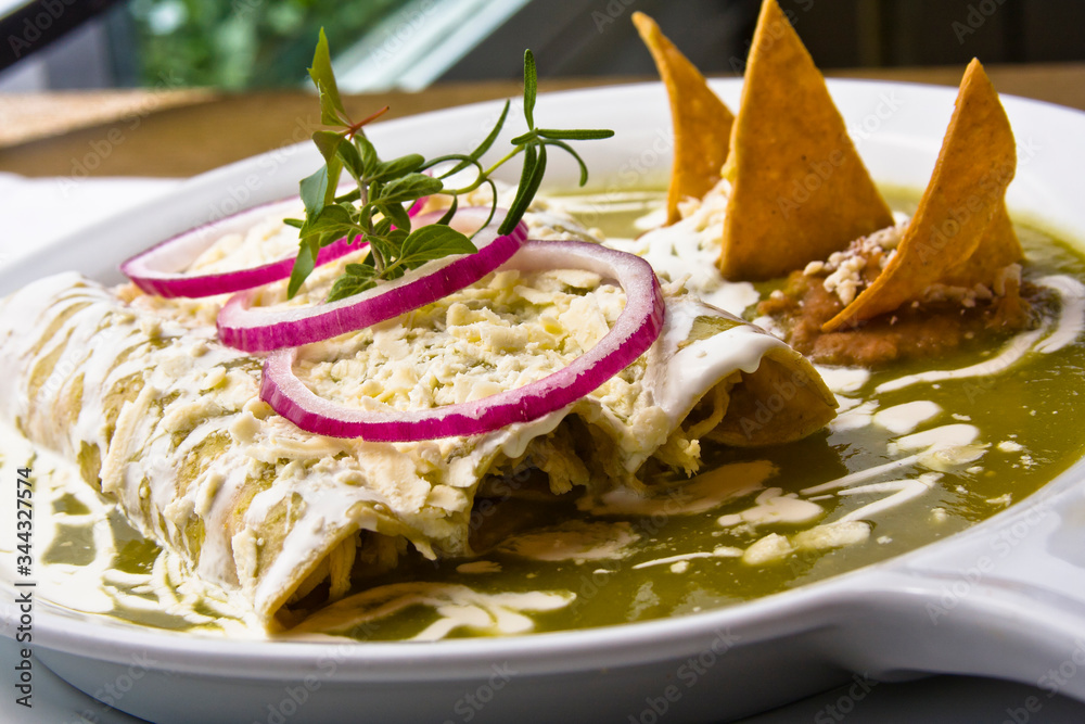 Enchiladas suizas, enchiladas verdes, comida mexicana Stock 写真 Adobe