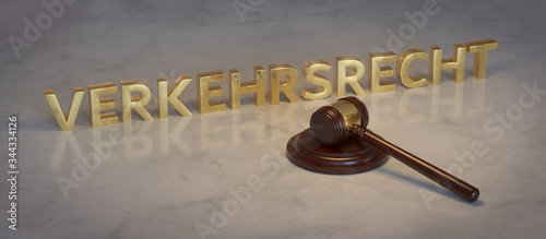 Richterhammer urteilt über Verkehrsrecht, goldene Schrift im Hintergrund