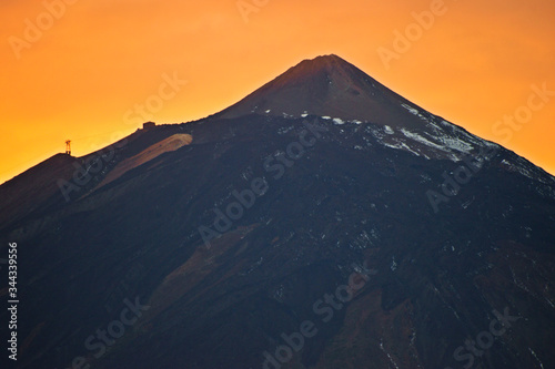Wulkan Teide na Teneryfie podczas zachodu Słońca