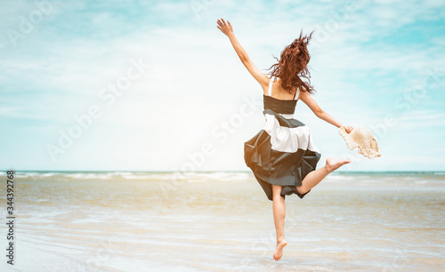 Happy asian women with holding hat running and jump joyfully enjoy life on the beach vacation. beach, summer, liftstyle, positive mood, travel, relax concept..