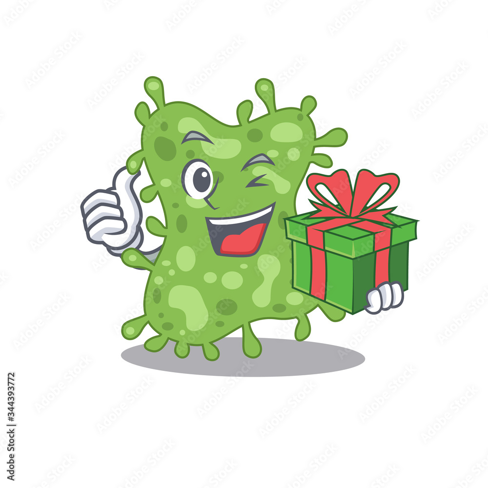 Naklejka premium Smiling salmonella enterica cartoon character having a green gift box