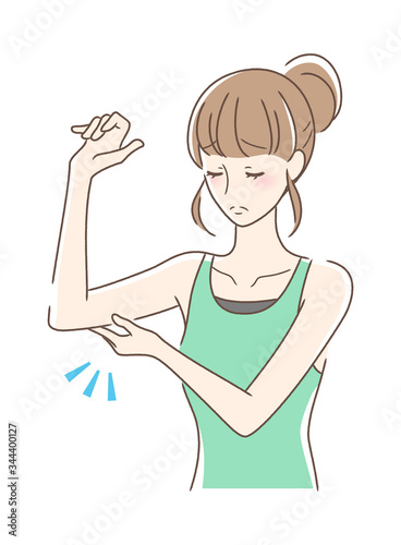 二の腕を触る女性