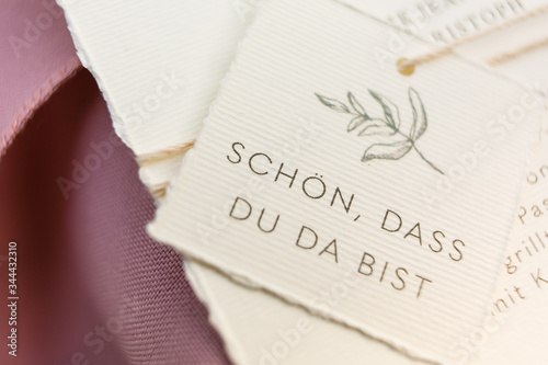 Karte mit Schriftzug für Hochzeit oder Geburtstag 