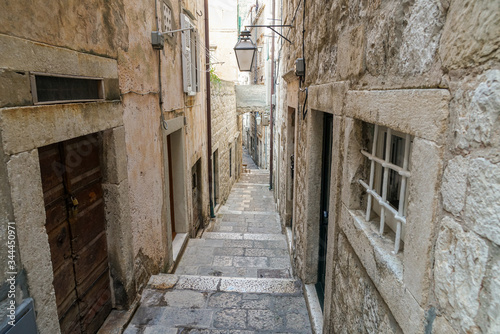 Fototapeta Naklejka Na Ścianę i Meble -  Narrow streets in the form of stairs, paved with stone in the city of Dubrovnik