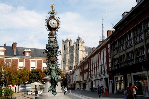 Ville d'Amiens, horloge Dewailly et la cathédrale Notre-Dame d'Amiens, département de la Somme, France