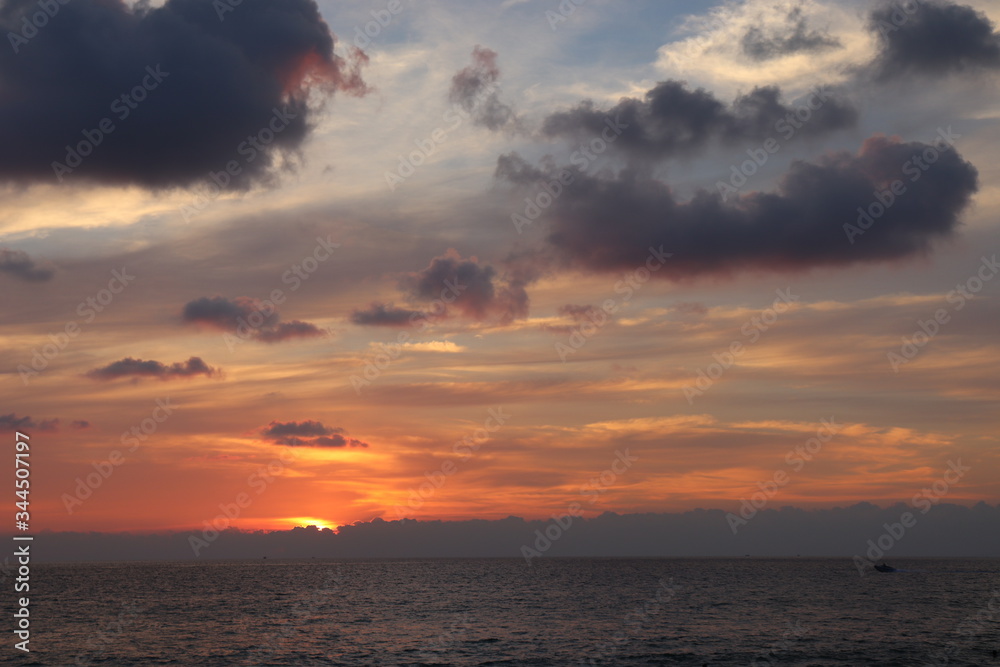 Fototapeta premium Sunset in Vietnam with paragliding