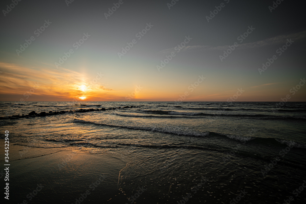 Obraz premium sunset at the beach
